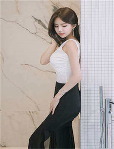 《玩弄乡村肉熟妇的小说-在公交车上被撞了八次高》